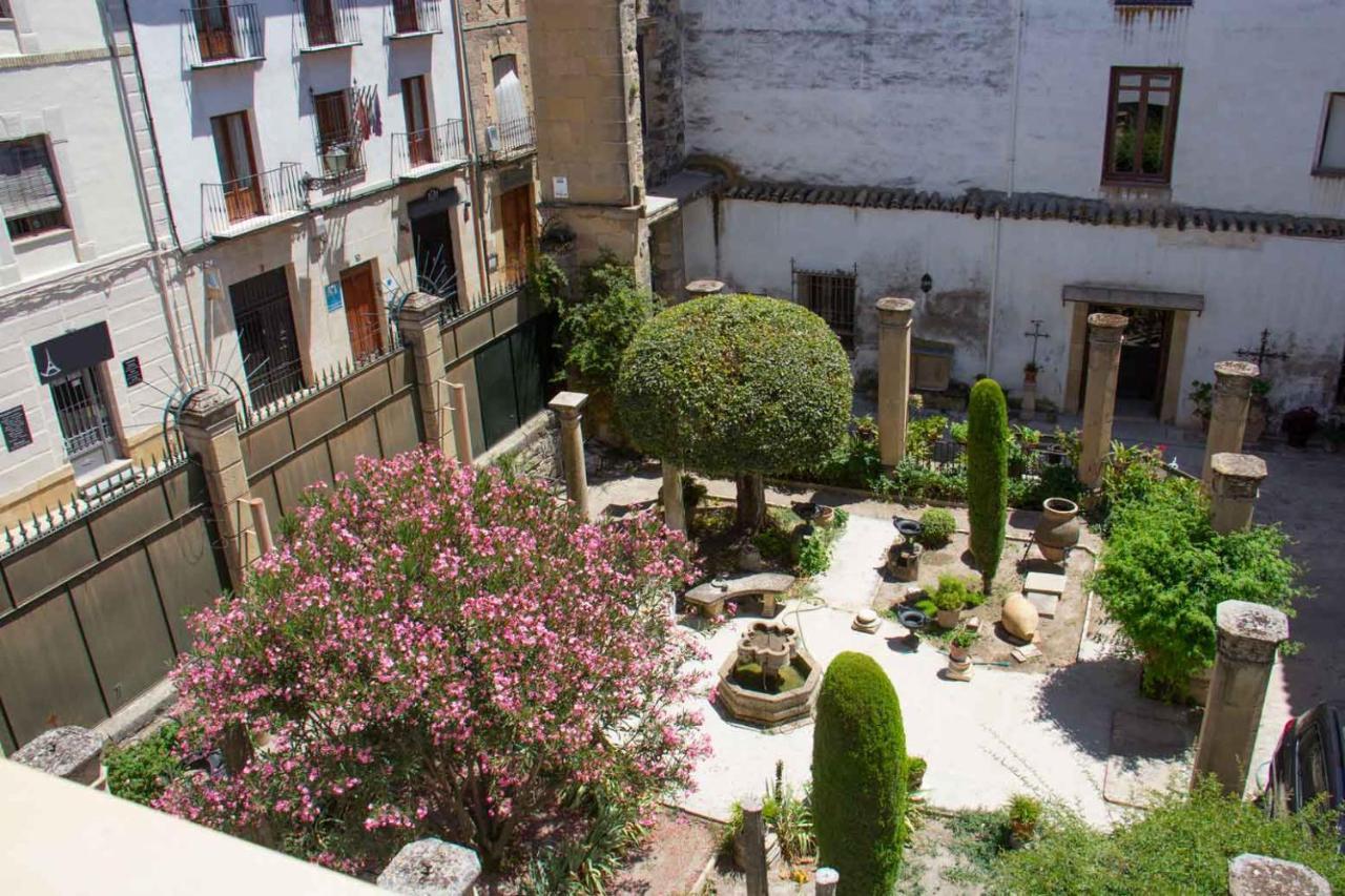 Apartamentos Tres Llaves Palacio De Vela De Los Cobos Úbeda Екстериор снимка