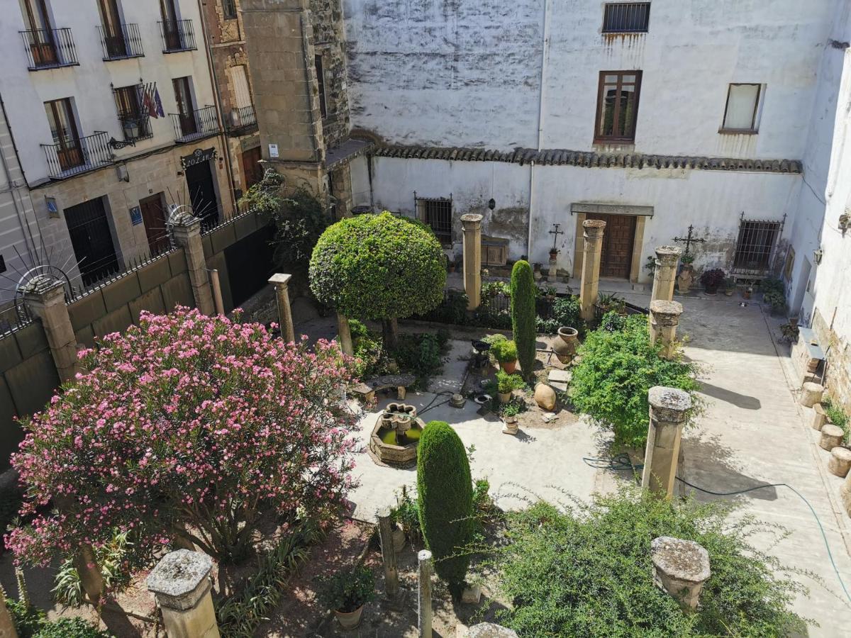 Apartamentos Tres Llaves Palacio De Vela De Los Cobos Úbeda Екстериор снимка